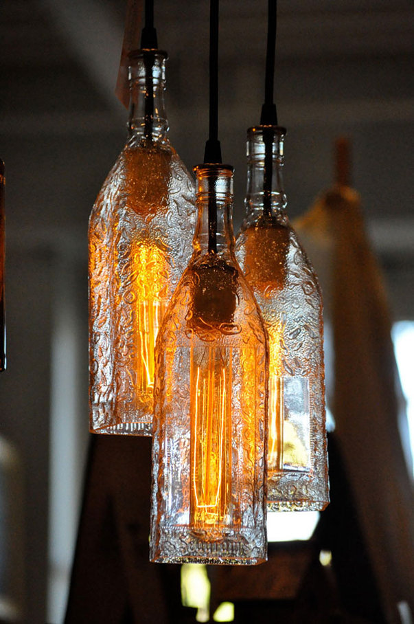 Glasflaskor blir vackra lampor